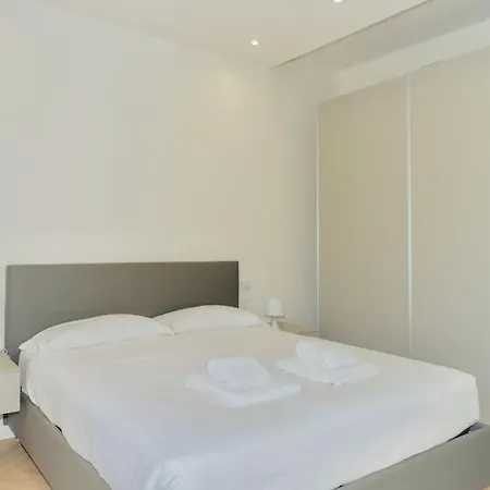 Apartment Sky View -porta Nuova- 2 Con Balcone