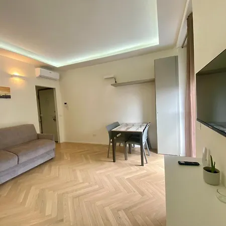 Apartment Sky View -porta Nuova- 2 Con Balcone *
